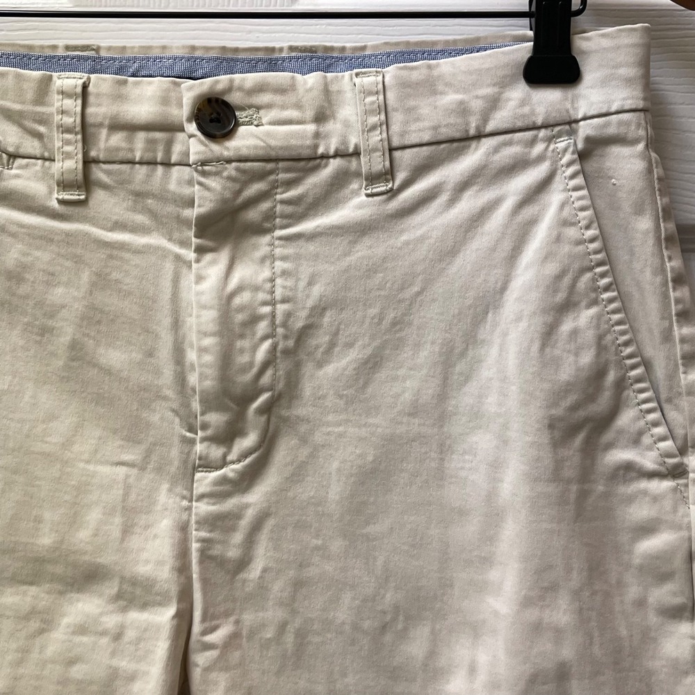Tommy Hilfiger Men's Size 30 Stone 9" Inseam Stretch Chino‎ Shorts